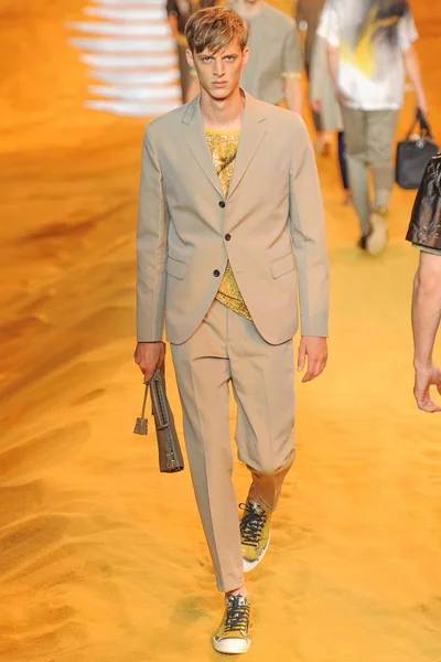 Look 8
